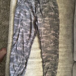 Athleta Farallon Jogger - Camo Size12